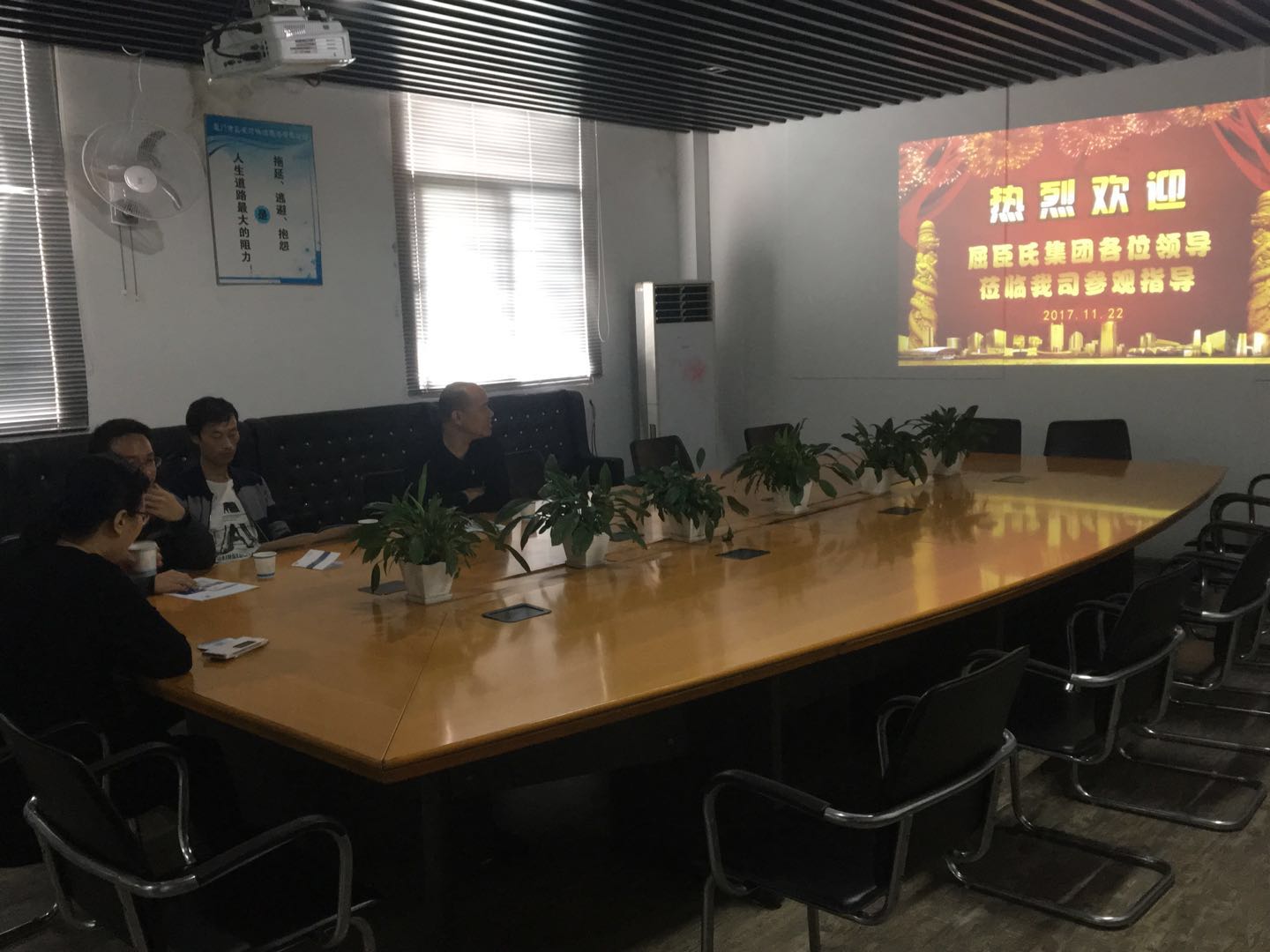 �y�������������������